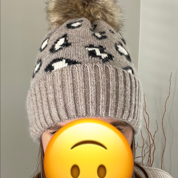 Leopard print winter hat - Picture 3 of 3